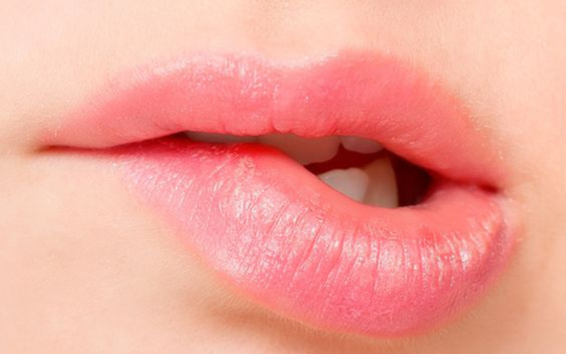 Tips chăm sóc môi mềm mọng mùa Đông